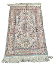 Load image into Gallery viewer, Handmade Vintage Silk Rug Persian Oriental Design 3&#39;1 x 5&#39;
