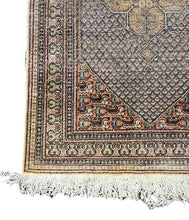 Load image into Gallery viewer, Hand-Knotted Vintage Persian Rug Kashan Style 2&#39;9 x 4&#39;4 Wool and Silk
