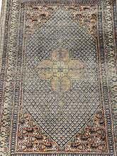 Load image into Gallery viewer, Hand-Knotted Vintage Persian Rug Kashan Style 2&#39;9 x 4&#39;4 Wool and Silk
