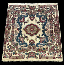 Load image into Gallery viewer, Handmade Vintage Wool Rug Persian Sarouk Design in Bold Colors 3&#39;11 x 4&#39;5
