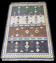 Load image into Gallery viewer, Handmade Vintage Wool Rug Multicolor Turkish Kilim Geometric Design 4&#39;1 x 5&#39;11
