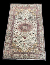 Load image into Gallery viewer, Unique Handmade Vintage Wool Rug Colorful Turkish Medallion Design 6&#39;7 x 10&#39;8
