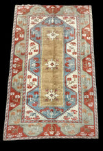 Load image into Gallery viewer, Unique Vintage Handmade Wool Rug Turkish Oriental Design Light Colors 6&#39;7 x 9&#39;7
