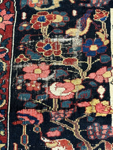 Load image into Gallery viewer, Antique Handmade Wool Rug Persian Bakhtiari Design Beautiful Colors 4&#39;10 x 8&#39;3
