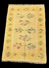 Load image into Gallery viewer, Handmade Vintage Wool Rug Turkish Kilim Floral Pattern in Beige 2&#39;4 x 3&#39;6
