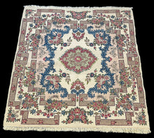 Load image into Gallery viewer, Handmade Vintage Wool Rug Persian Sarouk Design in Bold Colors 3&#39;11 x 4&#39;5
