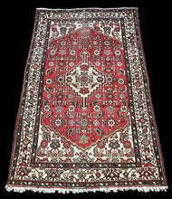 Load image into Gallery viewer, Beautiful Vintage Handmade Wool Rug Colorful Persian Heriz Design 4&#39;4 x 6&#39;8
