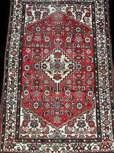 Load image into Gallery viewer, Beautiful Vintage Handmade Wool Rug Colorful Persian Heriz Design 4&#39;4 x 6&#39;8
