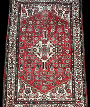 Load image into Gallery viewer, Beautiful Vintage Handmade Wool Rug Colorful Persian Heriz Design 4&#39;4 x 6&#39;8
