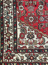 Load image into Gallery viewer, Beautiful Vintage Handmade Wool Rug Colorful Persian Heriz Design 4&#39;4 x 6&#39;8
