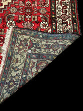 Load image into Gallery viewer, Beautiful Vintage Handmade Wool Rug Colorful Persian Heriz Design 4&#39;4 x 6&#39;8
