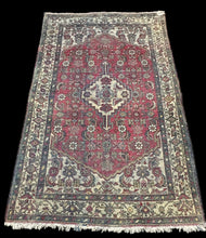 Load image into Gallery viewer, Beautiful Vintage Handmade Wool Rug Colorful Persian Heriz Design 4&#39;4 x 6&#39;8
