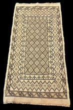 Load image into Gallery viewer, Handmade Vintage Wool Rug Moroccan Berber Beige Tribal Design 2&#39;5 x 4&#39;10
